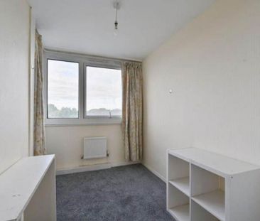 3 bedroom flat to rent - Photo 5