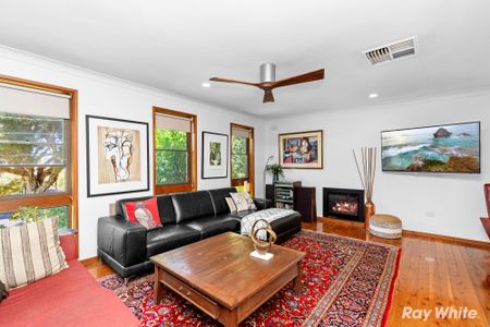 Beautiful and furnished 3-Bedroom Home! - Photo 3