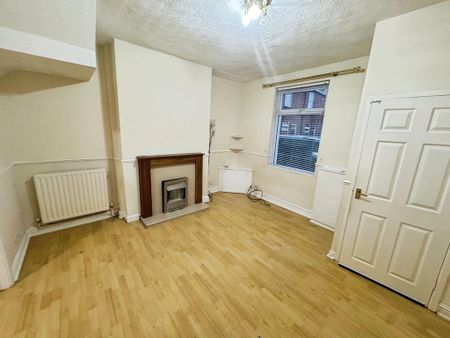 2 bedroom end of terrace house to rent - Photo 2