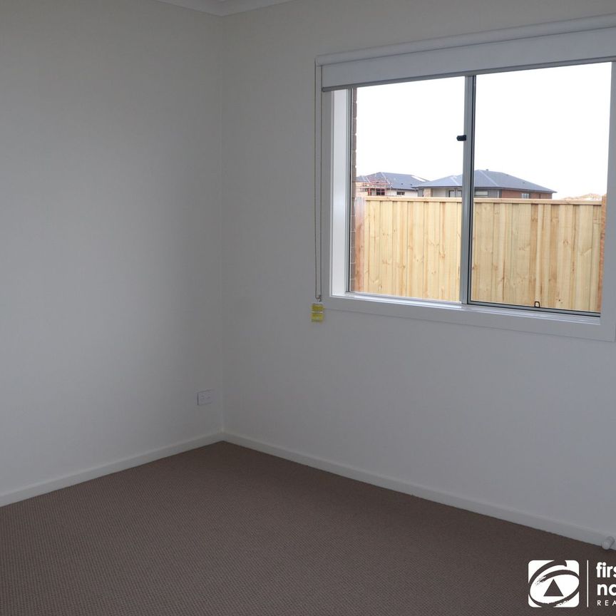 Family home in Truganina! - Photo 1