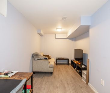 **ALL INCLUSIVE** 1 BEDROOM + DEN UNIT IN THOROLD!! - Photo 6
