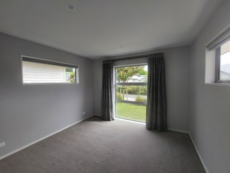 Fantastic on Fairwater - Photo 3