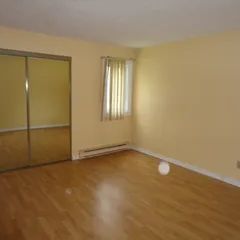1 room apartment of 79m² in Gatineau - Photo 2