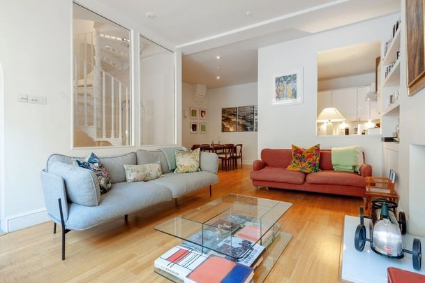 3 bedroom mews to rent - Photo 1