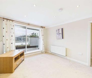 Dukes Court, Queensmead, Farnborough, Hampshire, GU14 - Photo 3