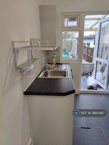 Studio to rent - Photo 5