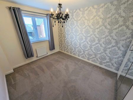 A 4 Bedroom Terraced - Photo 3
