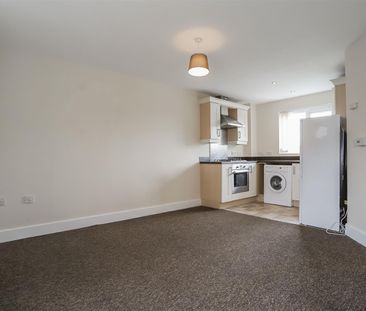 Reed Close, Farnworth - Photo 5