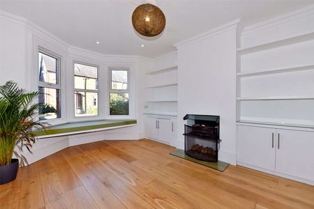 Short Let All Bills Included: A period property offering a stunning contemporary interior with garden studio and off-street parking. - Photo 2
