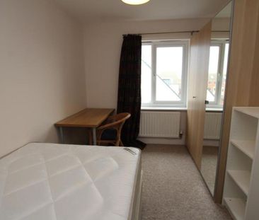 *** STUDENT HOUSE *** A six double bedroom student house offered on... - Photo 1