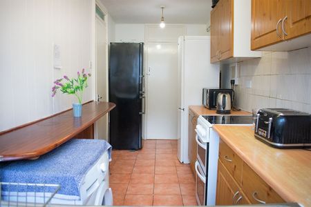 Room in a Shared House, Marlborough Avenue, E8 - Photo 3