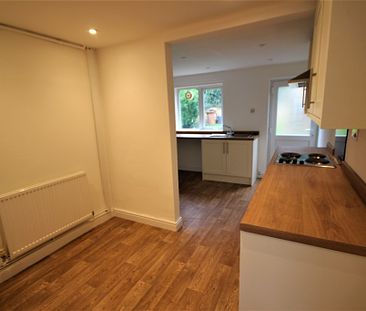 3 bedroom semi-detached to let - Photo 4