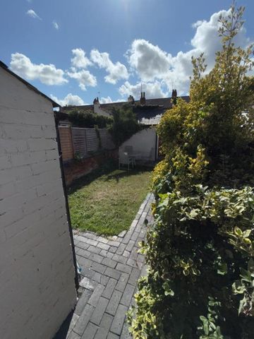 1 bedroom in a house share to rent - Photo 2