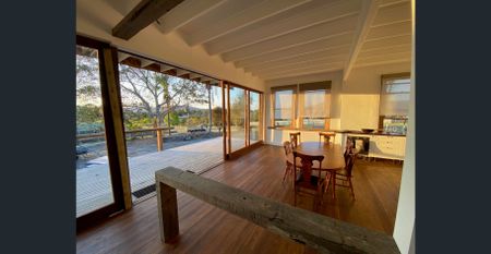 Charming Circa 1920 4 bedroom cottage - Photo 2