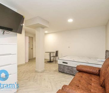 All Bills Included! Available January! Studios, Victoria Street, De... - Photo 5