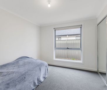 8 Cornwall Street, Munno Para Downs SA 5115 - Photo 4