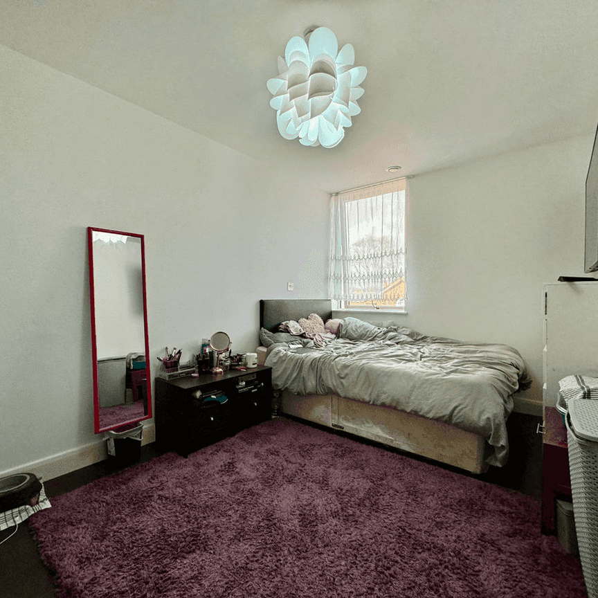 St. Johns Road, Isleworth, TW7 - Photo 1