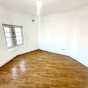 State Mansions, Ilford, IG6, Property for rent - Photo 2