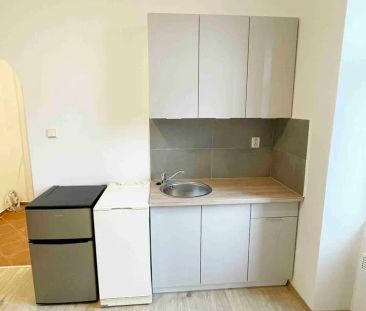 Pronájem bytu 1+kk v ulici Braunerova, Praha 8 - Libeň - Photo 1