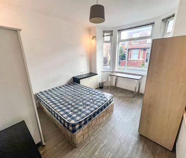 4 bedroom end of terrace house to rent - Photo 5