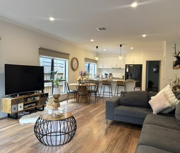 2 Elizabeth Court, Mooroolbark, Vic 3138 - Photo 4