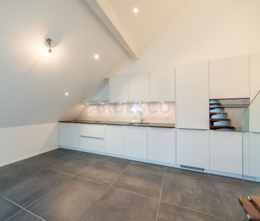 Elegance, comfort and superb condition combined! - Photo 3