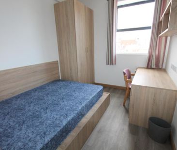 9 bedroom flat to rent - Photo 5