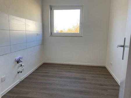 Geräumige 2-Zimmer-Wohnung mit Balkon // 3.OG links - Photo 4