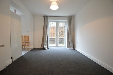 1 bedroom Apartment - COLE GREEN LANE, WELWYN GARDEN CITY. - Photo 2
