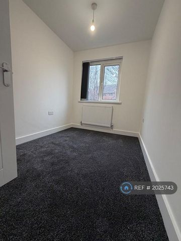 2 bedroom flat to rent - Photo 4