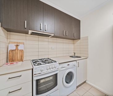 Charming Fully Furnished Studio in the Heart of St Kilda - Photo 5
