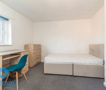 4 bed Flat for Rent - Photo 4