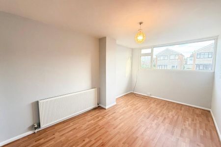 3 bedroom semi-detached house to rent - Photo 2