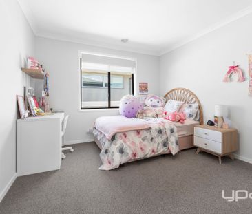 STUNNING FAMILY RESIDENCE OF GRAND PROPORTIONS - Photo 1