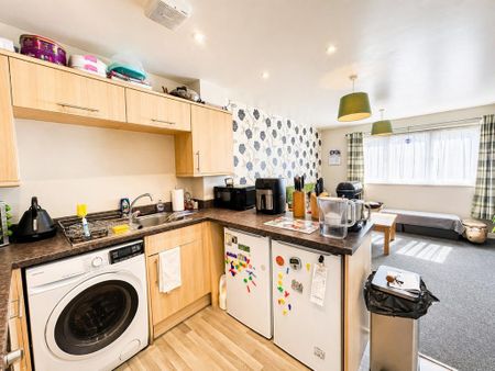2 bedroom flat to rent - Photo 3