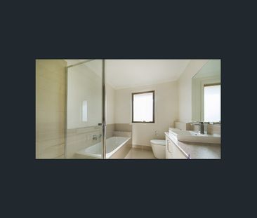 IMMACULATE FOUR BEDROOM FAMILY HOME - Photo 6