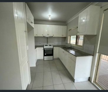 Cosy Family Home! - Photo 3