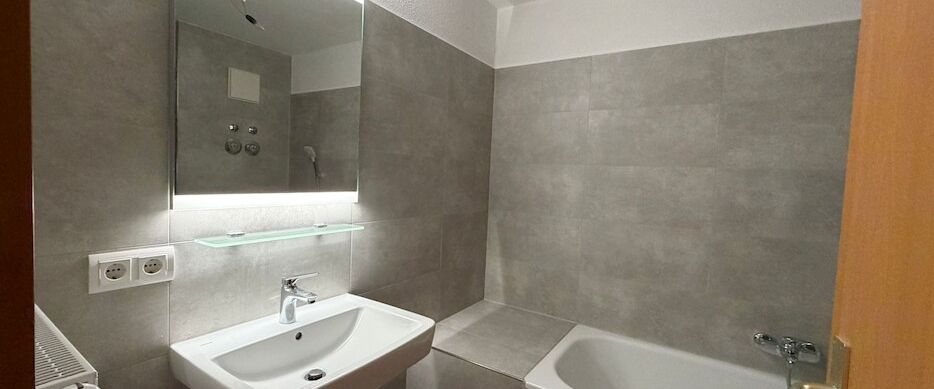 Plauen-Neundorf: 3-Zimmer-Wohnung mit 2 Balkonen & offenem Wohnkonzept – sofort bezugsfrei! - Photo 1