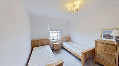 3 bedroom flat to rent - Photo 3