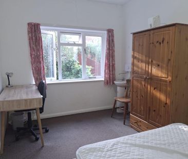 8 bedroom flat to rent - Photo 3