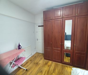 Room in a Shared House, Beaufort Gardens, IG1 - Photo 1