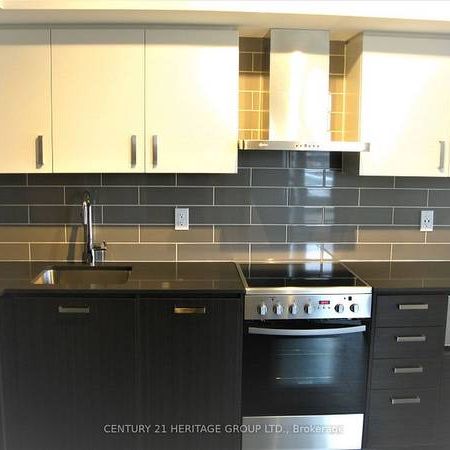 Yonge/Eglinton-Freshly Painted Bright 1Bd+Den w Locker - Photo 4