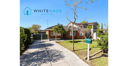 IDEALLY LOCATED, WEL PRESENTED HOME - Photo 5