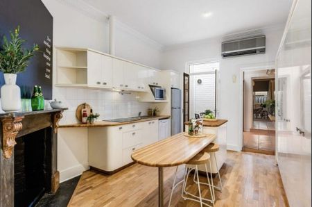 Stylish 1 Bedroom Cottage in the Heart of North Adelaide&excl; - Photo 2