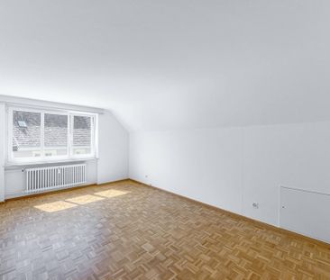 Preisgünstige Dachwohnung mit zeitgemässem Komfort - Foto 1