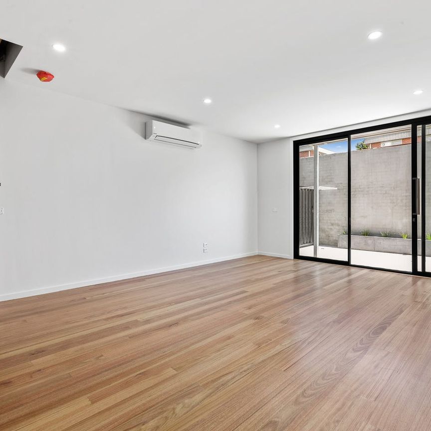 Sophisticated Living in Clifton Hill - Photo 1