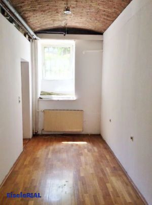 Souterrainwohnung – schrecklicher Zustand – zzgl. Heizung - Foto 1