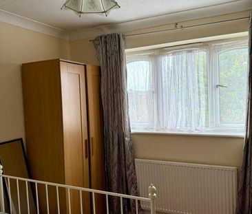 Room in a Shared House, Heathhurst Road, CR2 - Photo 2