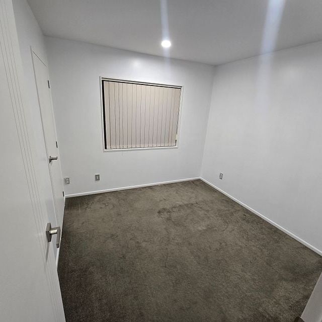 Charming 2 BedRoom Flat with Garden! - Photo 1