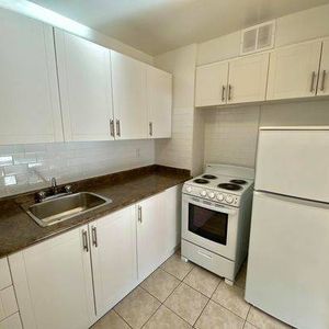 Spacious and Bright, JR-1 Bedroom Available NOW!!! - Photo 2